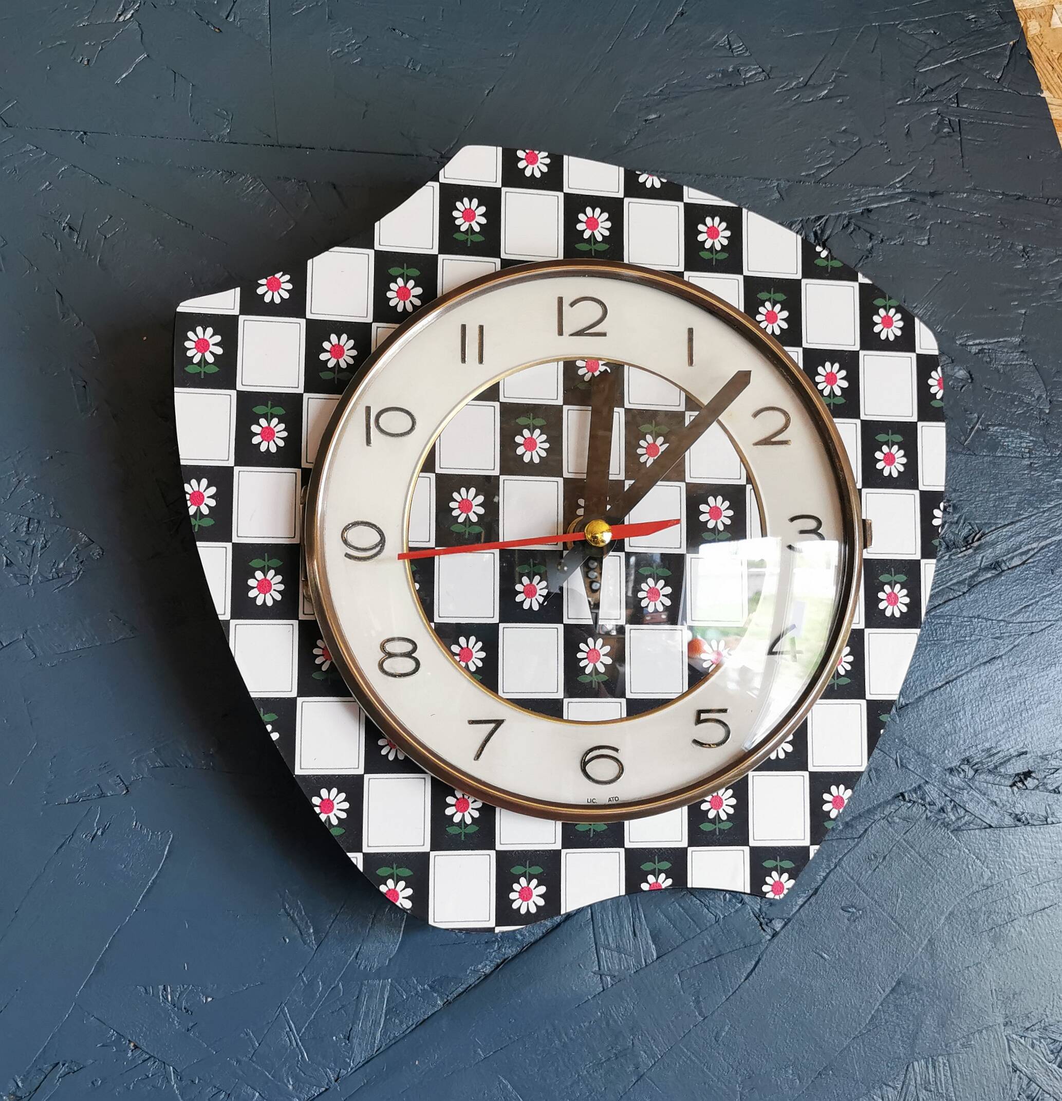 Vintage silent asymmetrical wall pendulum clock "Black and white checkered flowers"