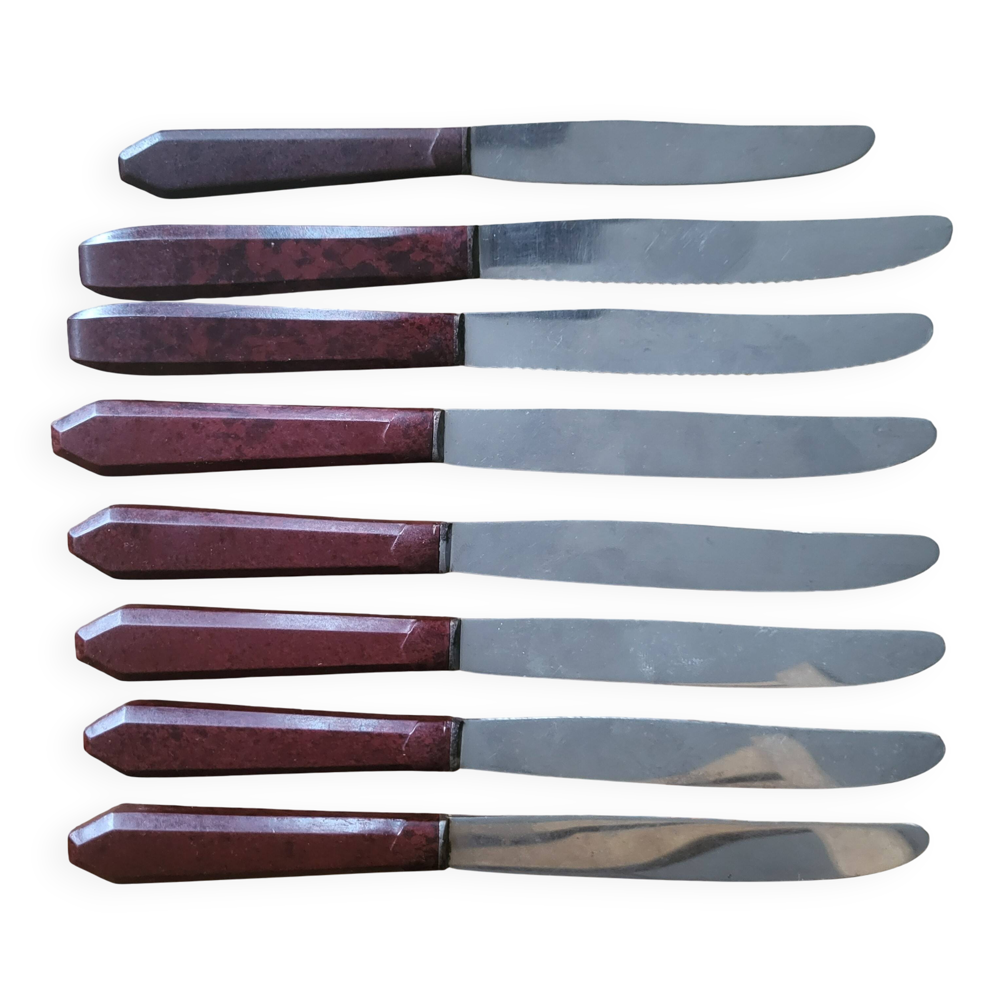 8 Bakelite knives