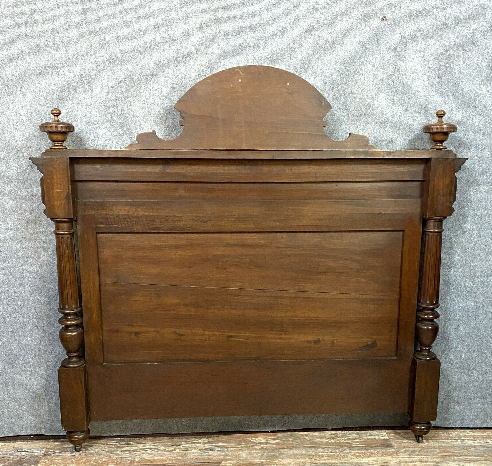Louis XVI bed from center in walnut and bramble around 1850