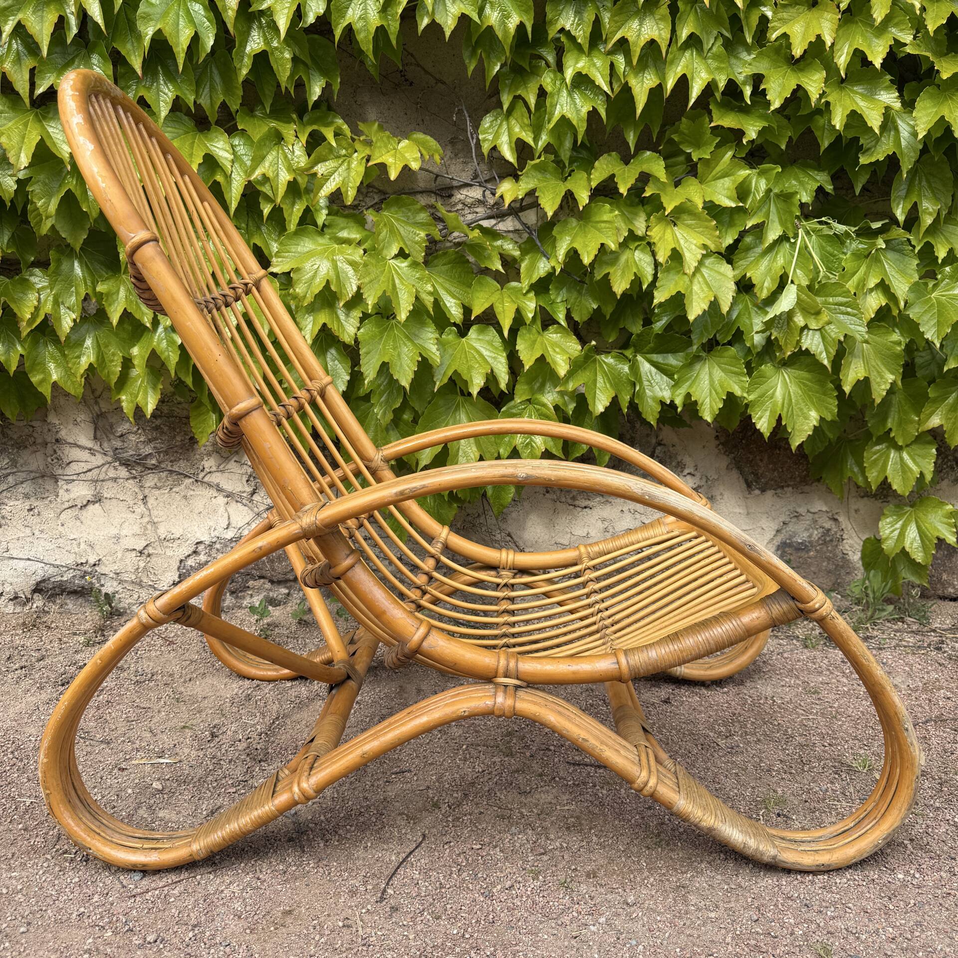Curved bamboo and rattan armchair in Italian style by Roberti from the 1960s.