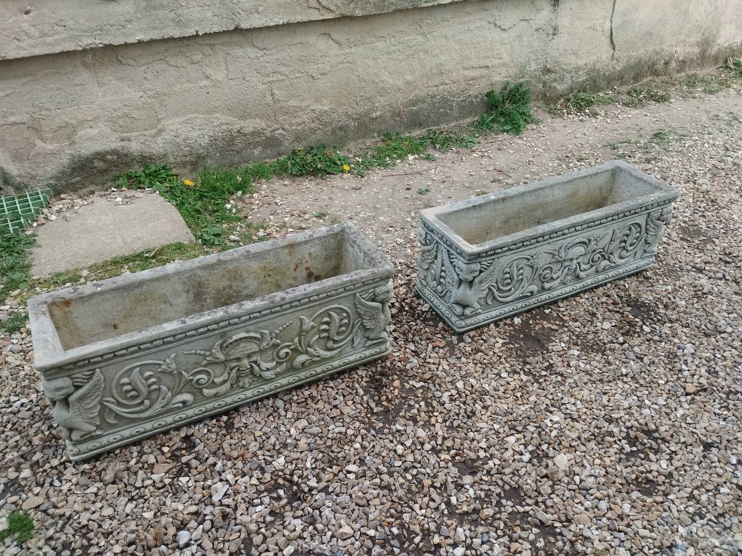 Pair of ancient stone Médicis planters