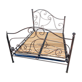 Wrought iron bed