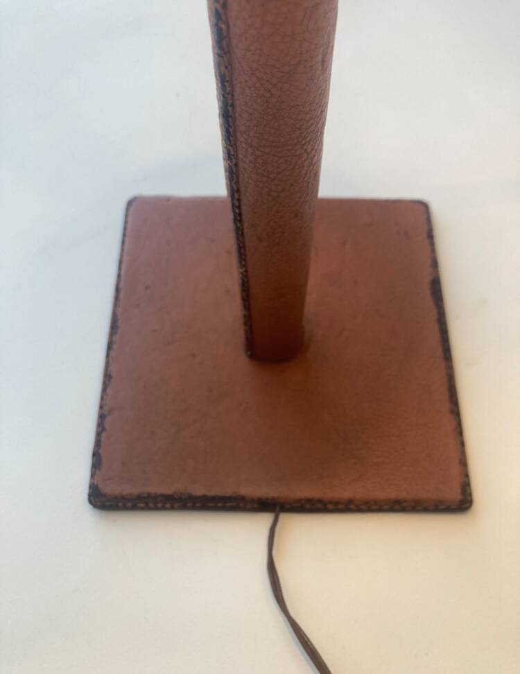 Lampe en cuir piqué sellier 1950 vintage