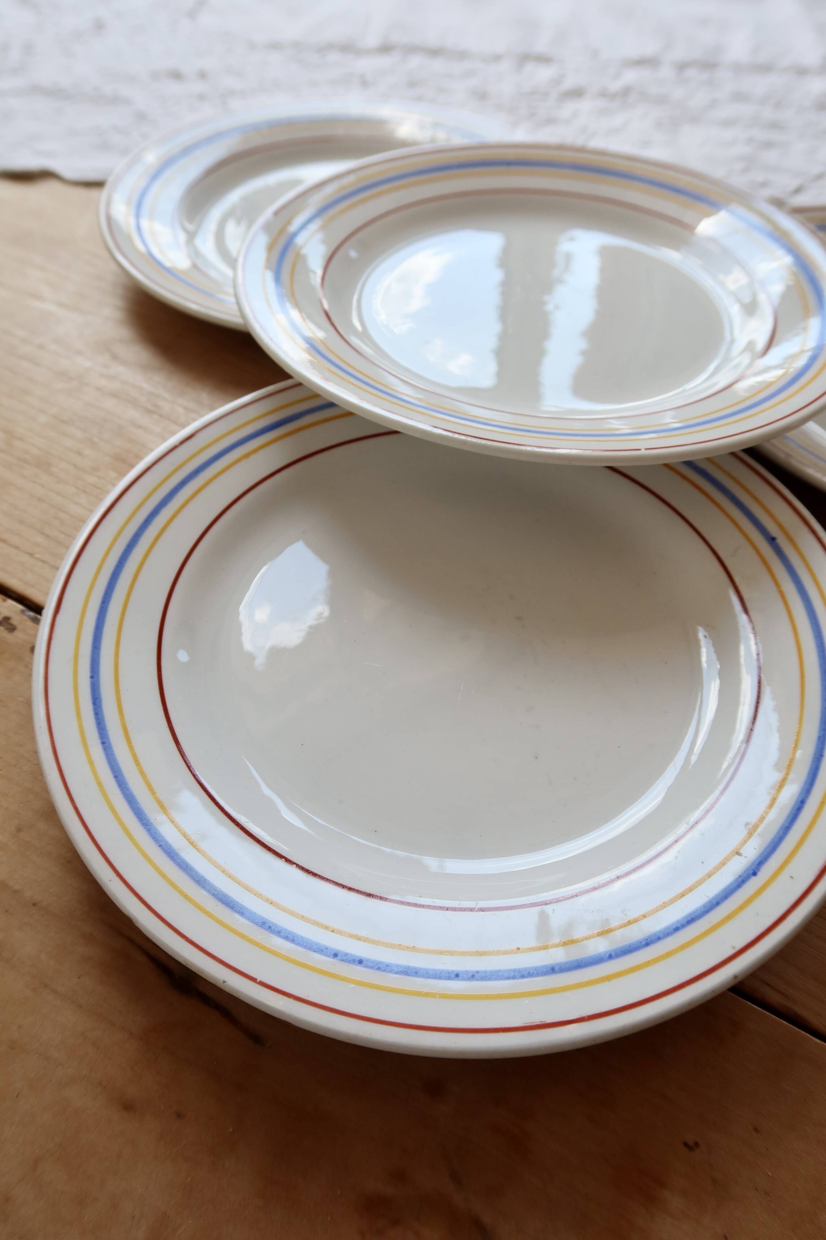 4 assiettes à dessert vintage Céranord Saint-Amand rayures rouge bleu jaune