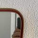 Miroir vintage 1960 rétroviseur asymétrique forme libre doré rouge - 71 x 3