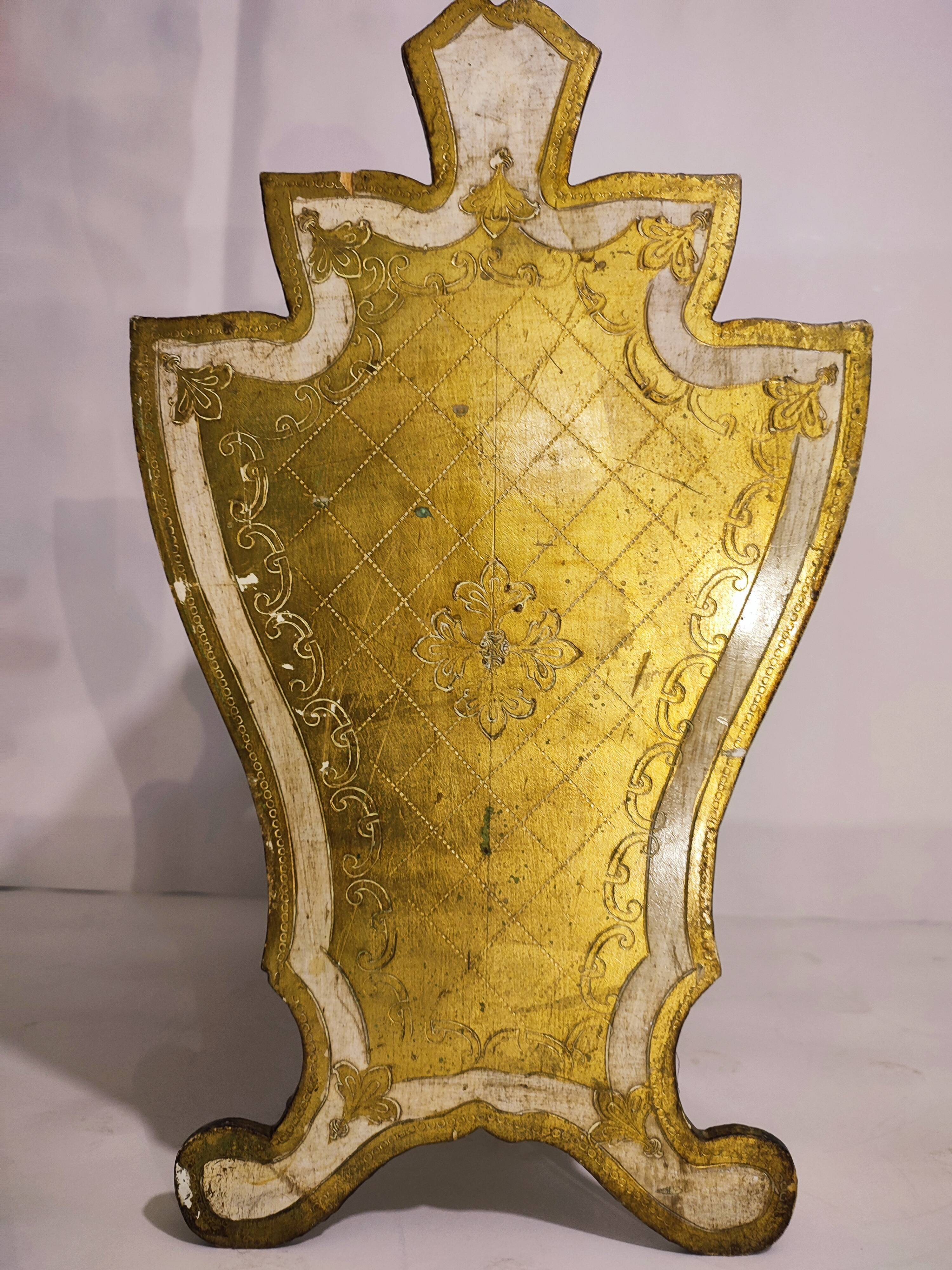 Magazine holder florentin gilded wood