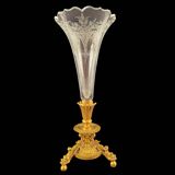 Cornet vase in gilded bronze and engraved crystal