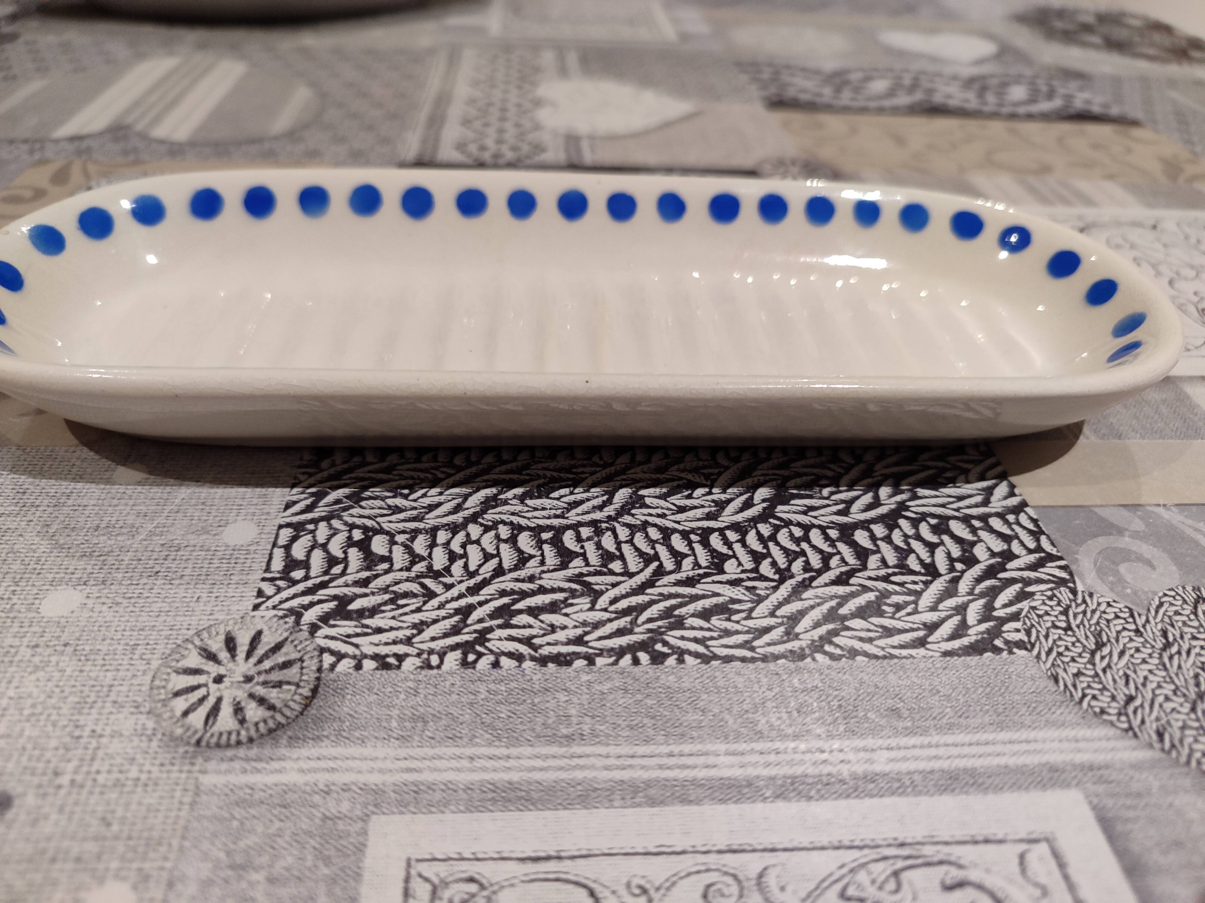 Soap dish or comb holder
