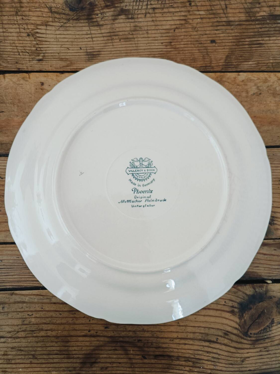 Villeroy & Boch “Phoenix” dinner plates