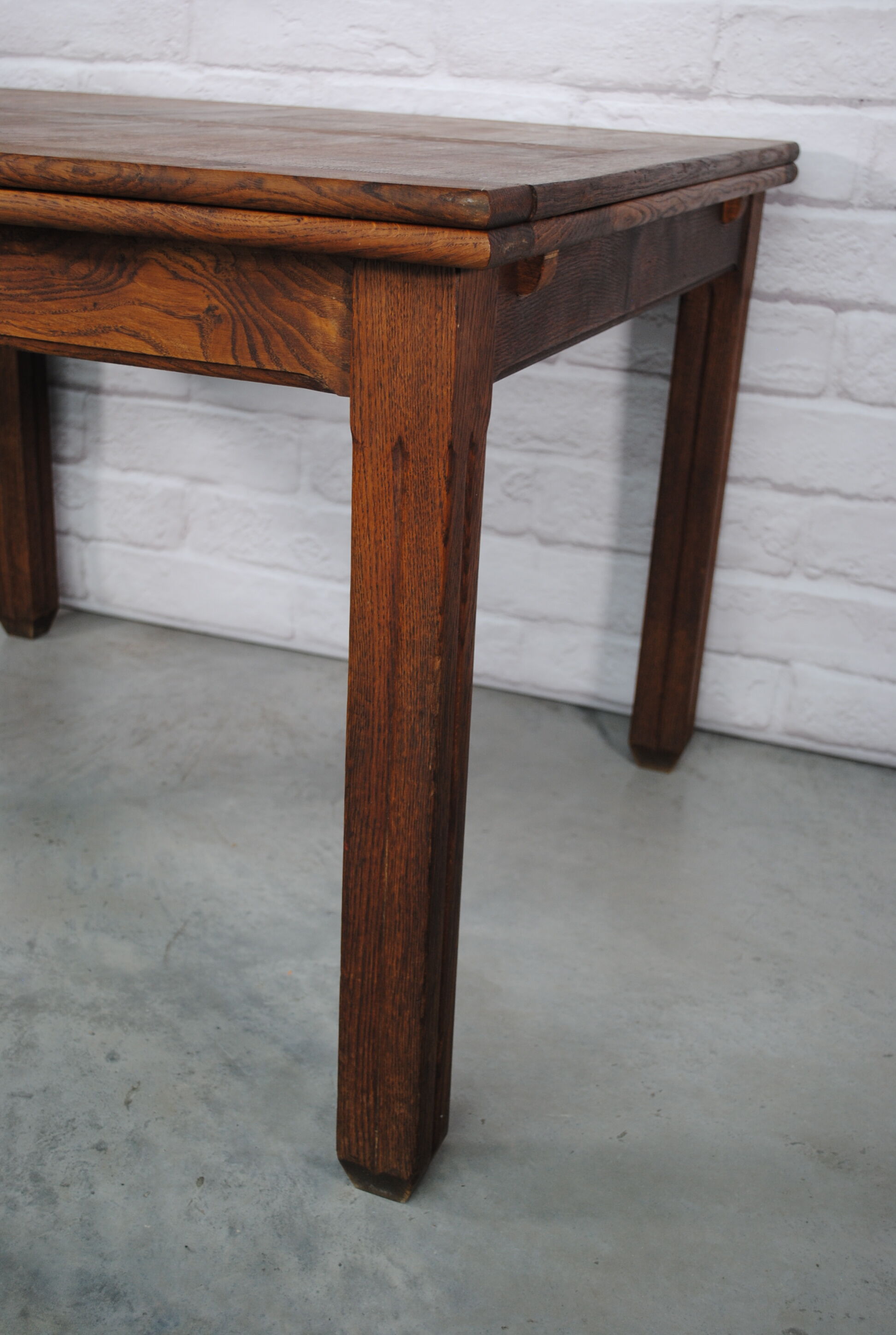 Expandable table 1950