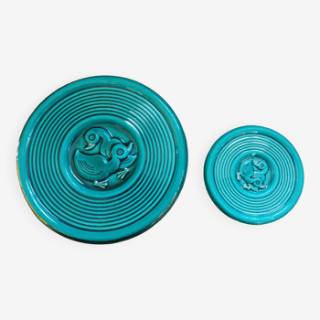 Emerald green coaster with duck pattern