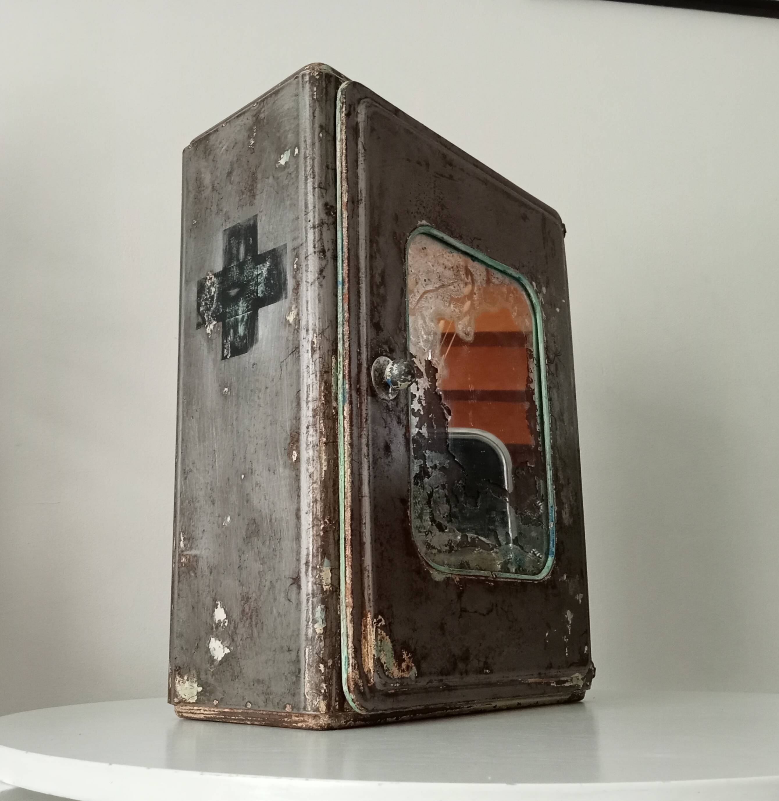 Vintage metal medicine cabinet from the 1950s