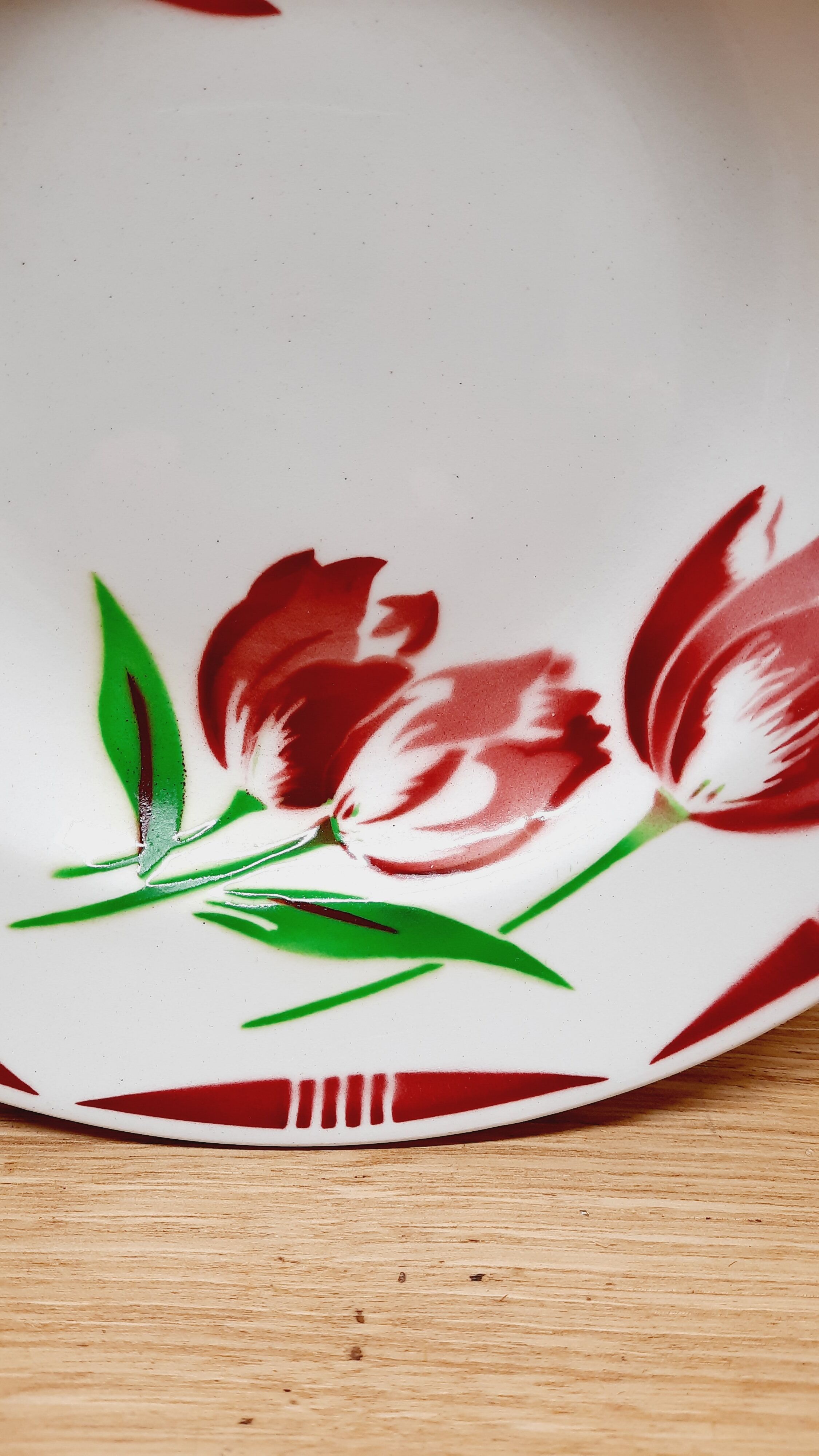 Set 4 pink hollow plates