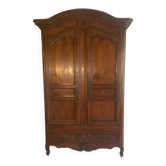 Grande armoire de mariage provençale de style Louis XV en noyer massif