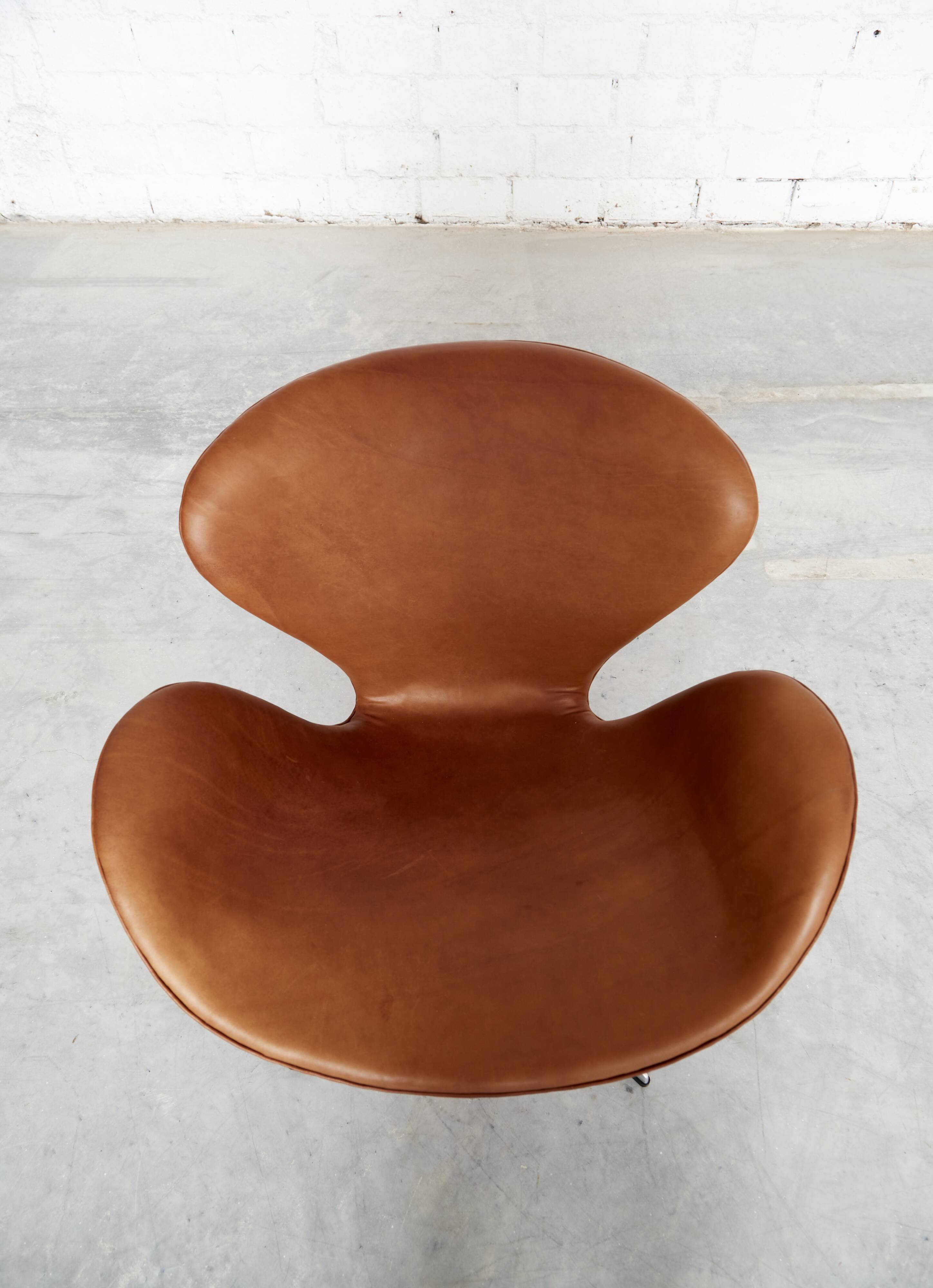 Arne Jacobsen Swan Chair for Fritz Hansen