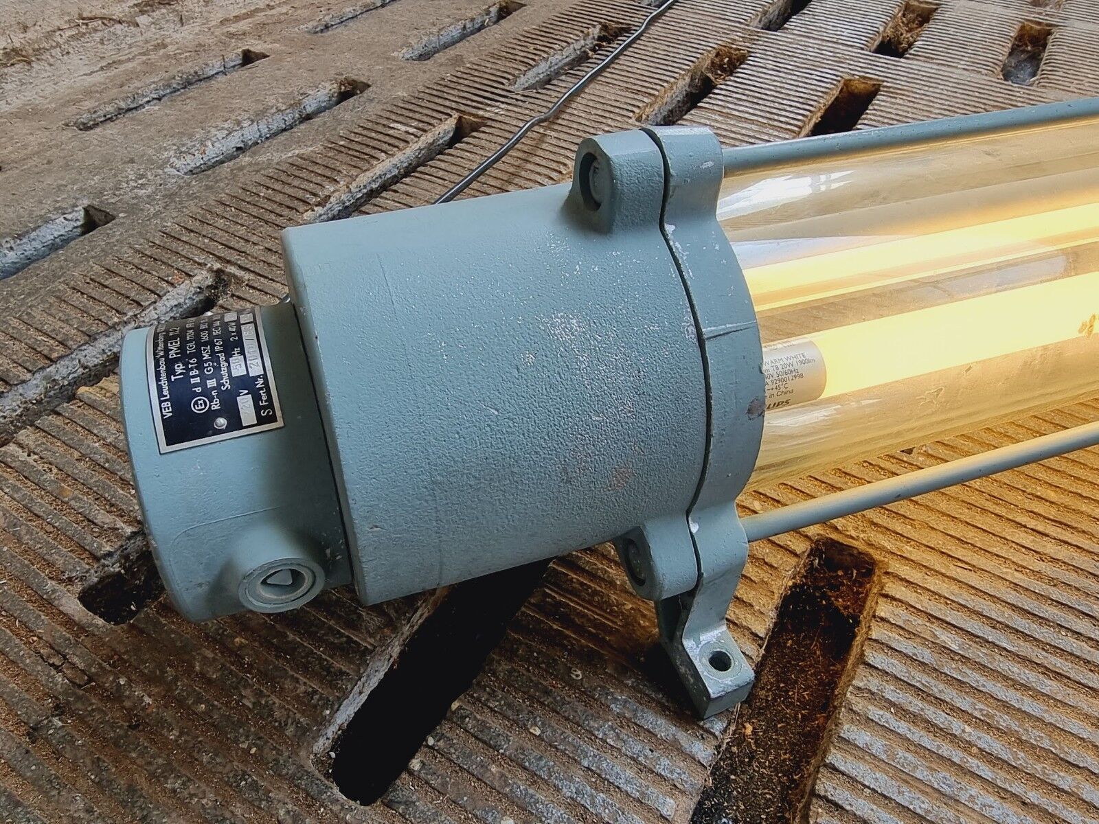 Lampe à tube industrielle ddr 163 cm