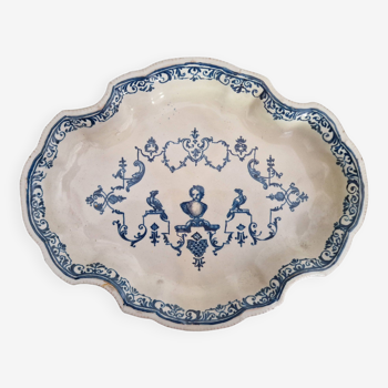Plat ovale faïence de Moustiers XVIIIe, décor dit à la Bérain