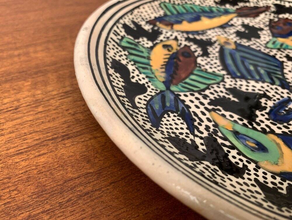 Vintage wall plate in hand-painted ceramic, 1970s.