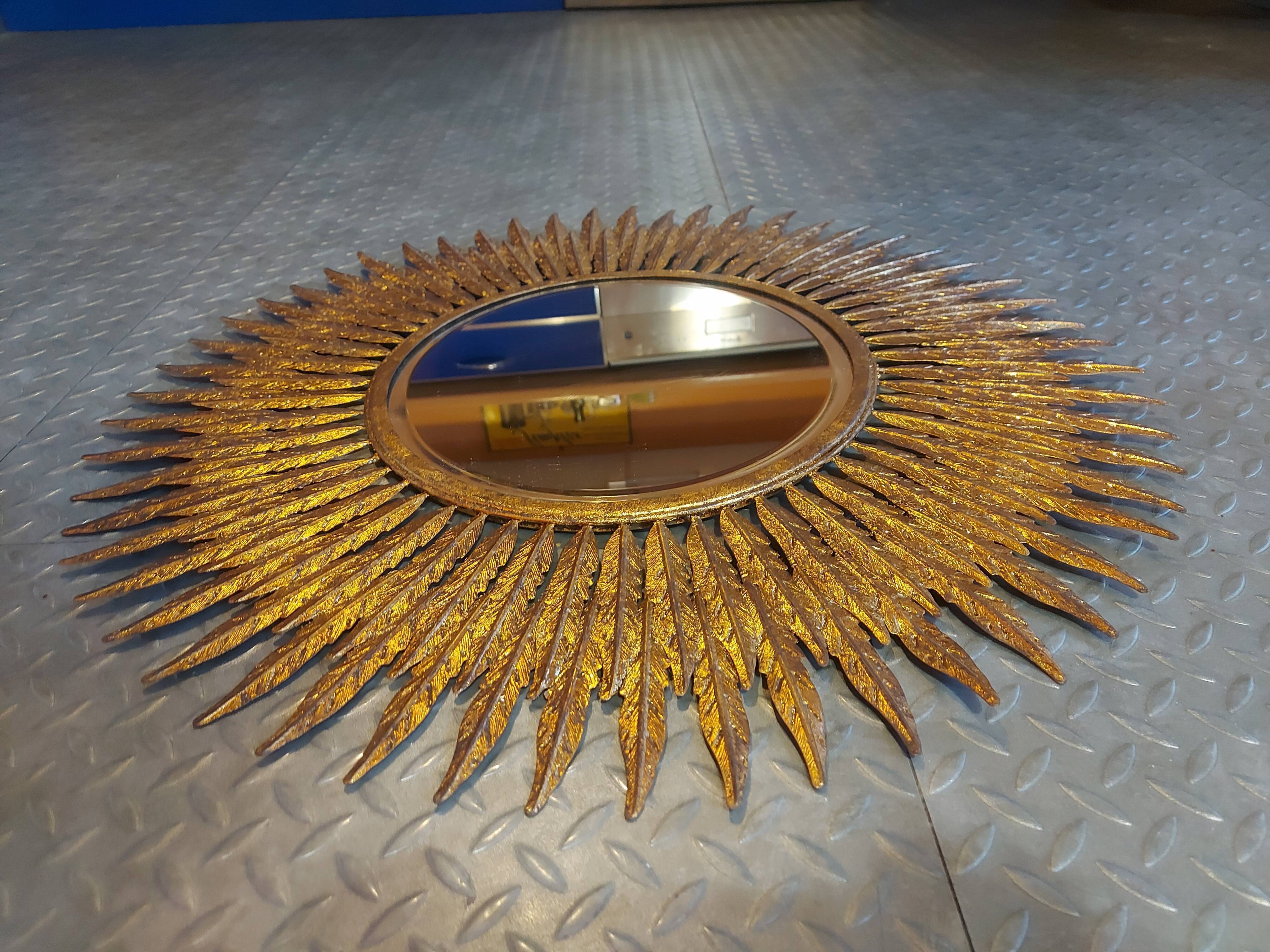 Miroir soleil en métal doré 62cm