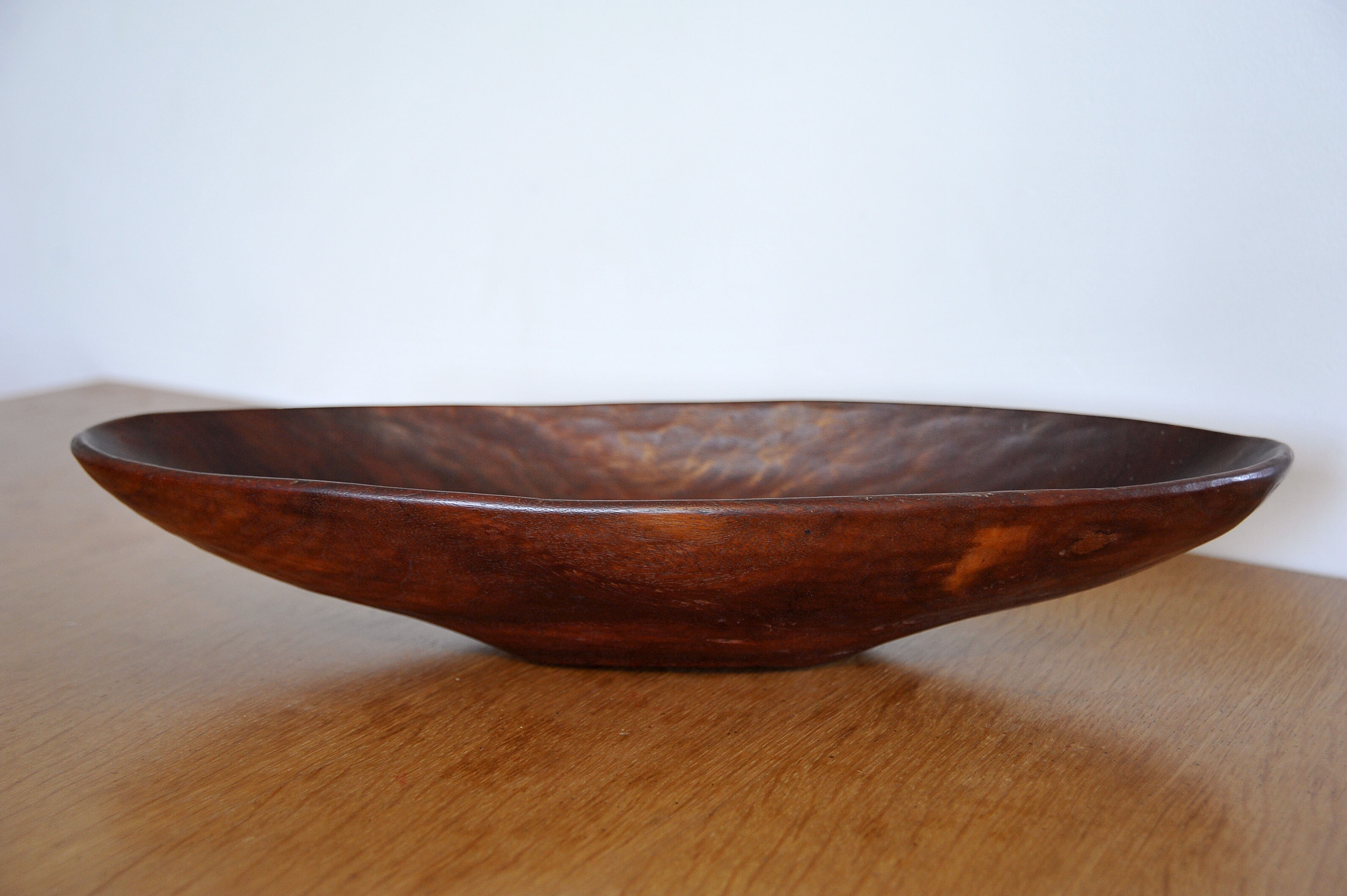 Grand coupe oblongue in mahogany west africa, circa 1970