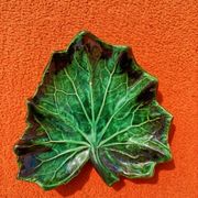 Retro leaf pocket emptier