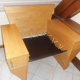 Fauteuil 1980 en bois et cuir piqûre sellier