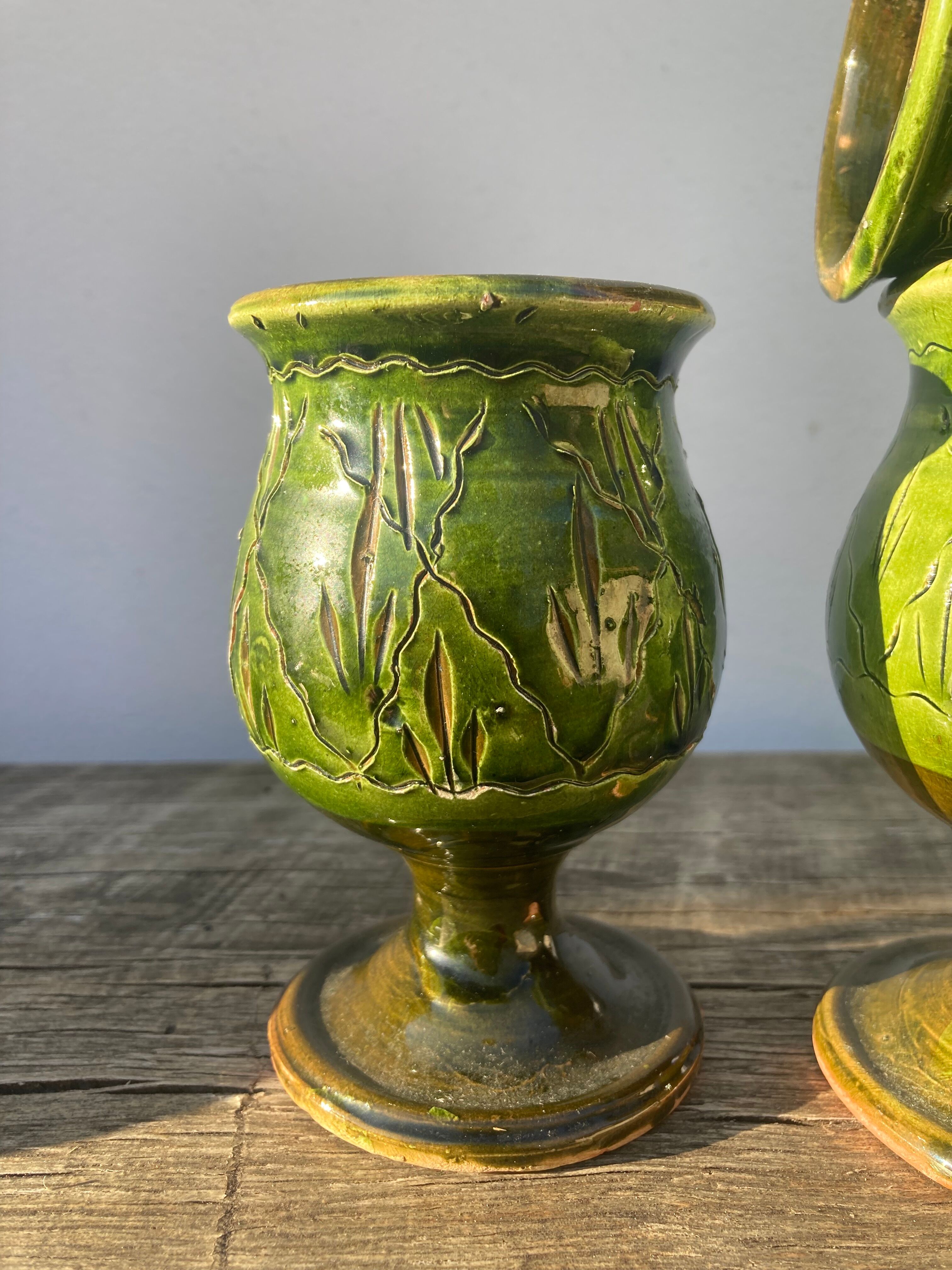 4 verres ou tasses en céramique grès émaillé vert