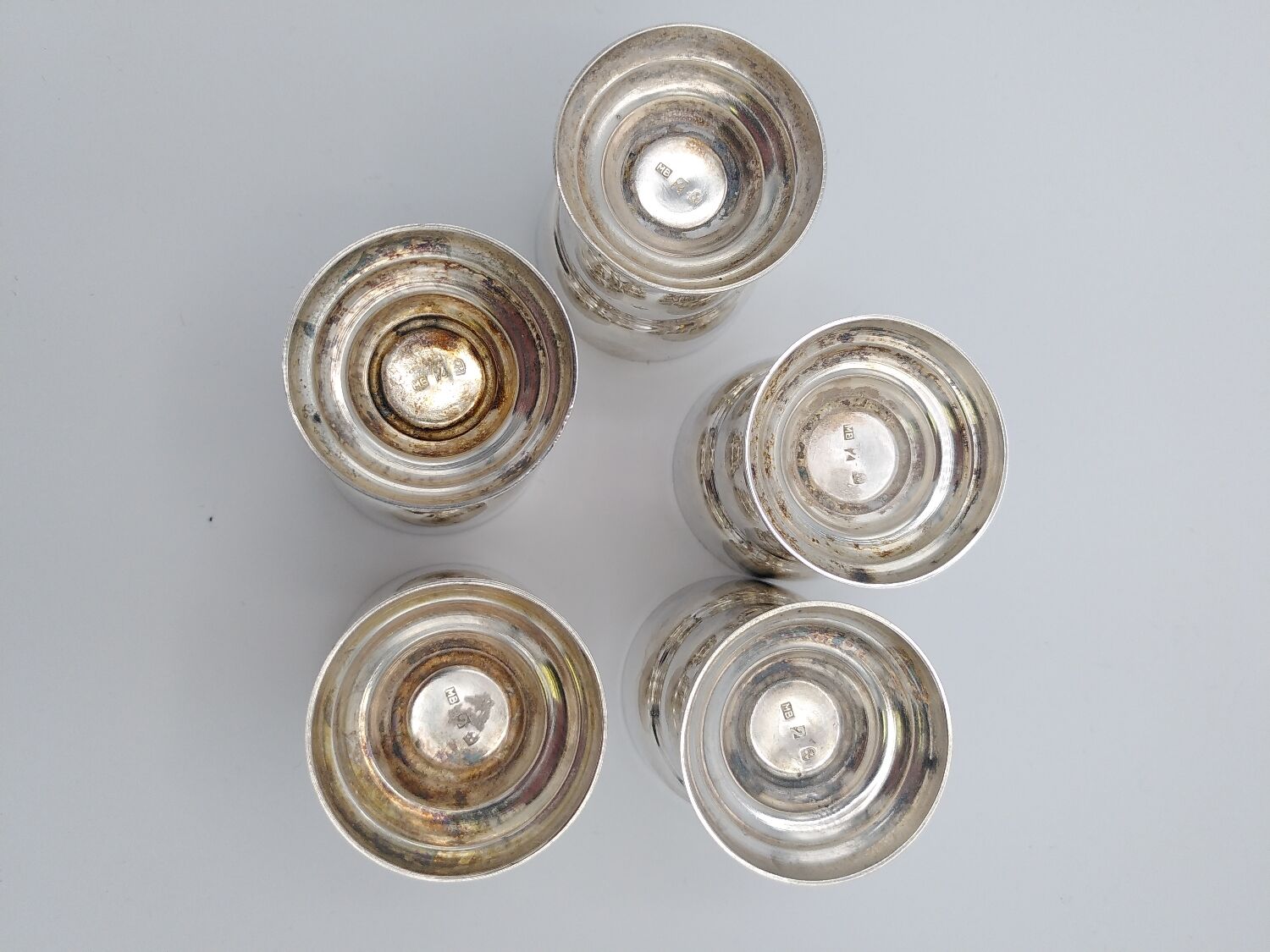 8 art deco eggcups in silver metal
