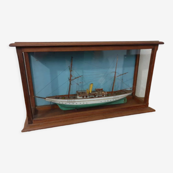 Maquette de bateau en vitrine