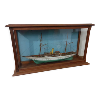 Maquette de bateau en vitrine