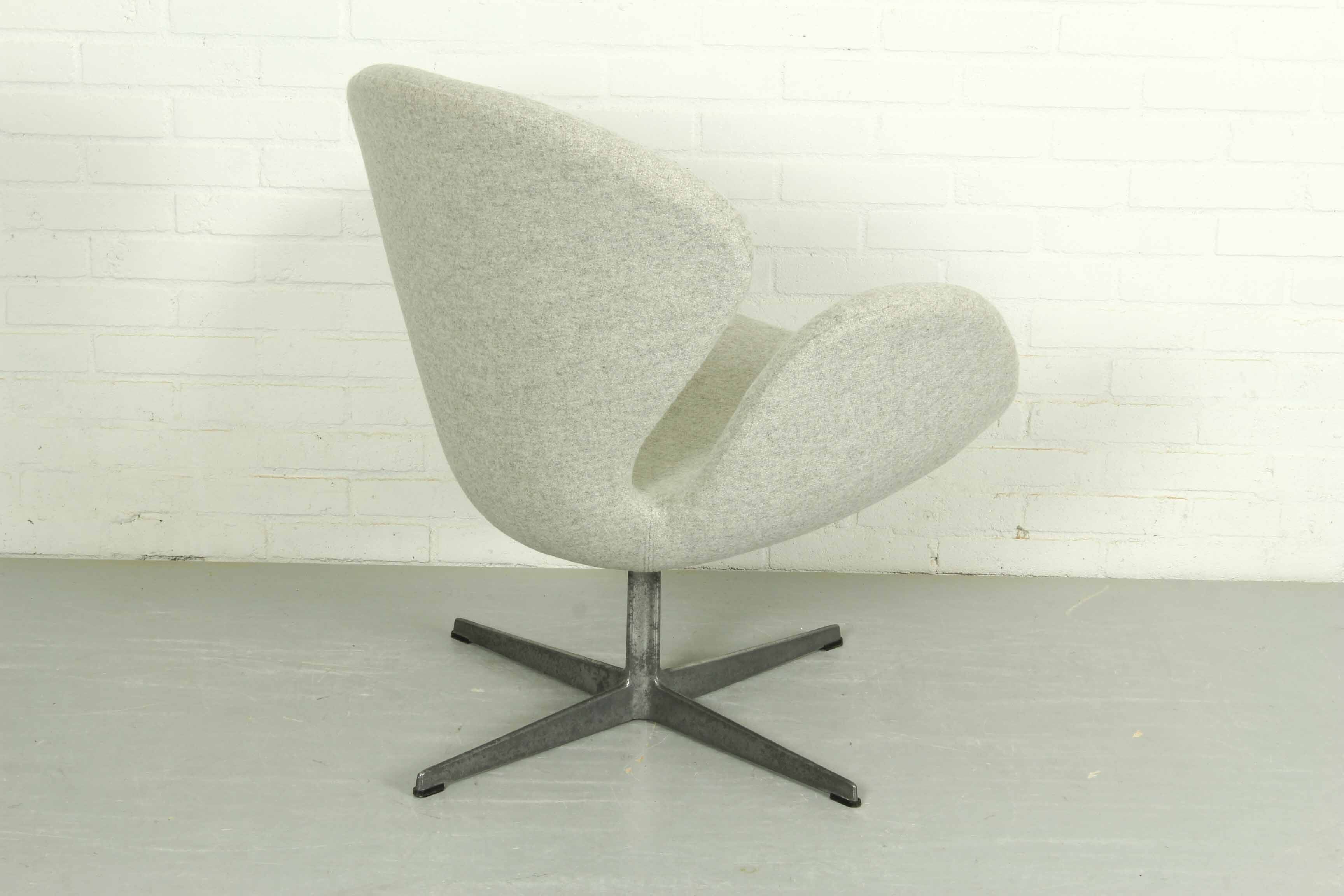 Svanen or Swan Chair by Arne Jacobsen for Fritz Hansen, 1960s