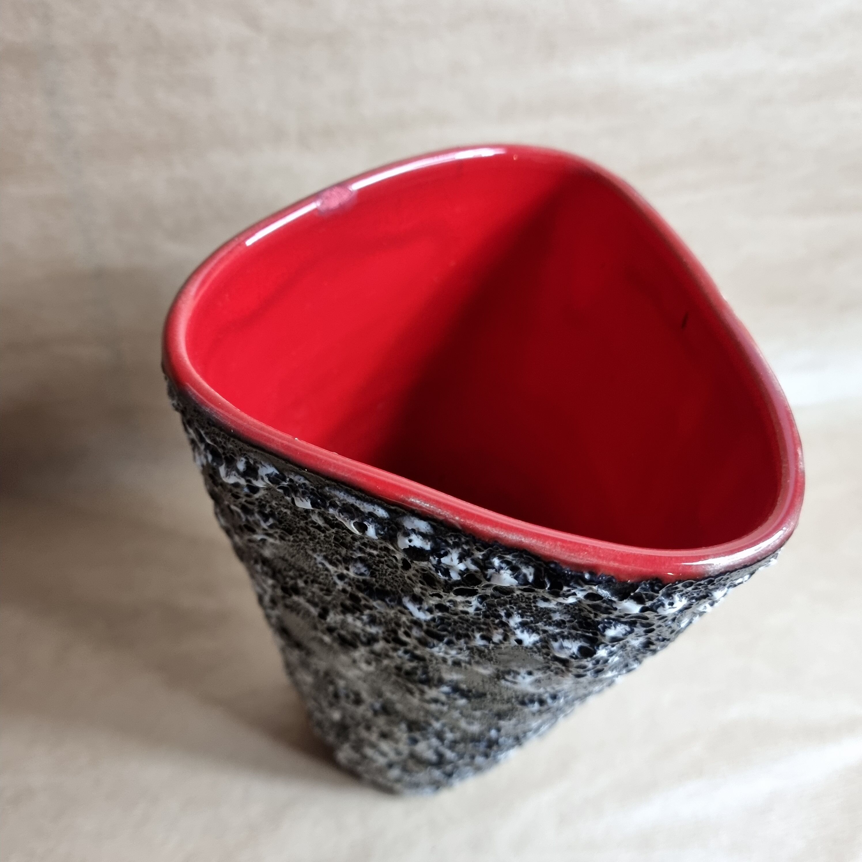 Vase fat lava of vallauris red and black