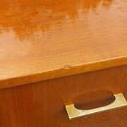 Vintage walnut varnished chest of drawers with 4 drawers from the 1960s.