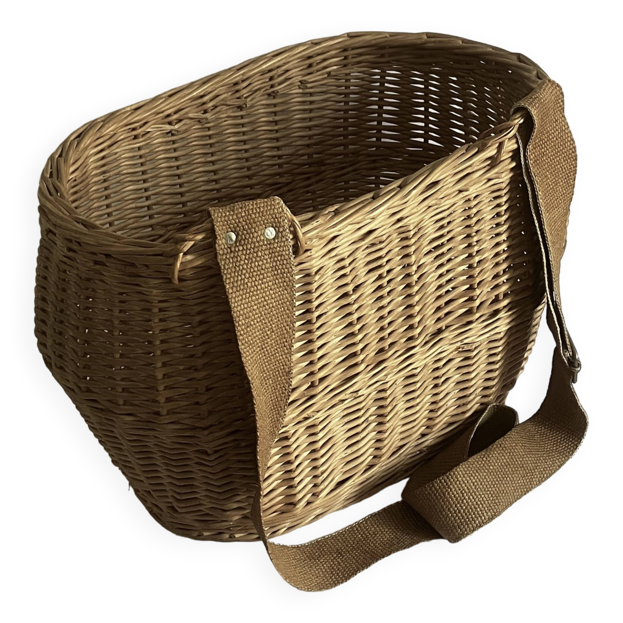 Panier de pêche en osier tressé