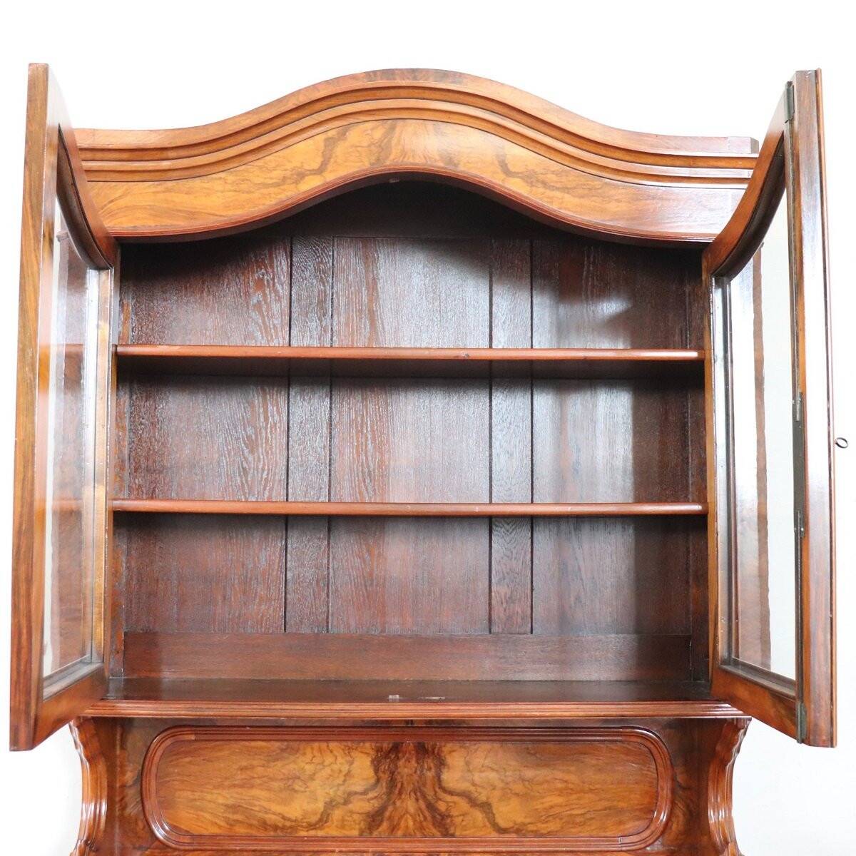 Antique Cupboard In Walnut Briar, Italy Mid 19th Century