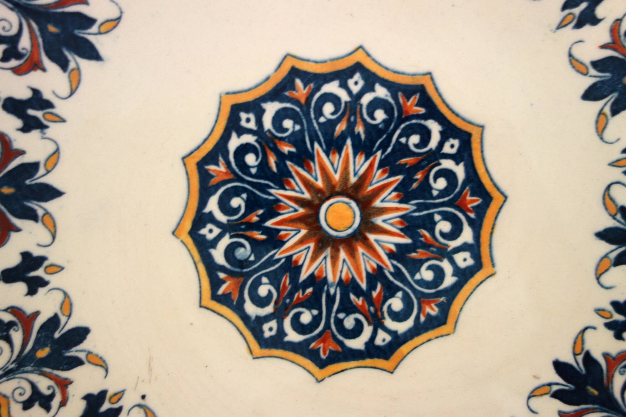 2 decorative wall plates Gien, circa 1900