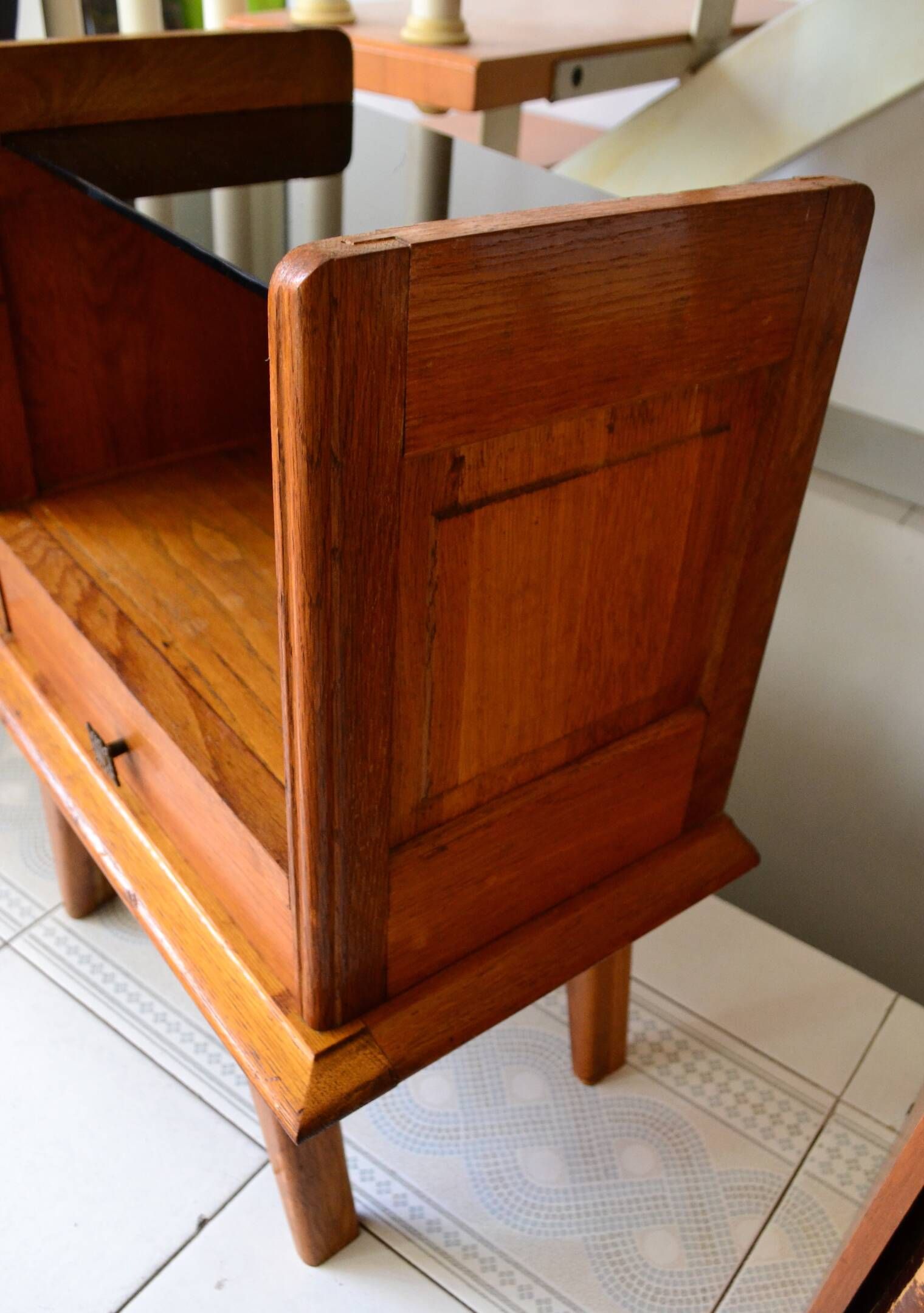 Compass foot bedside table in oak and opaline glass