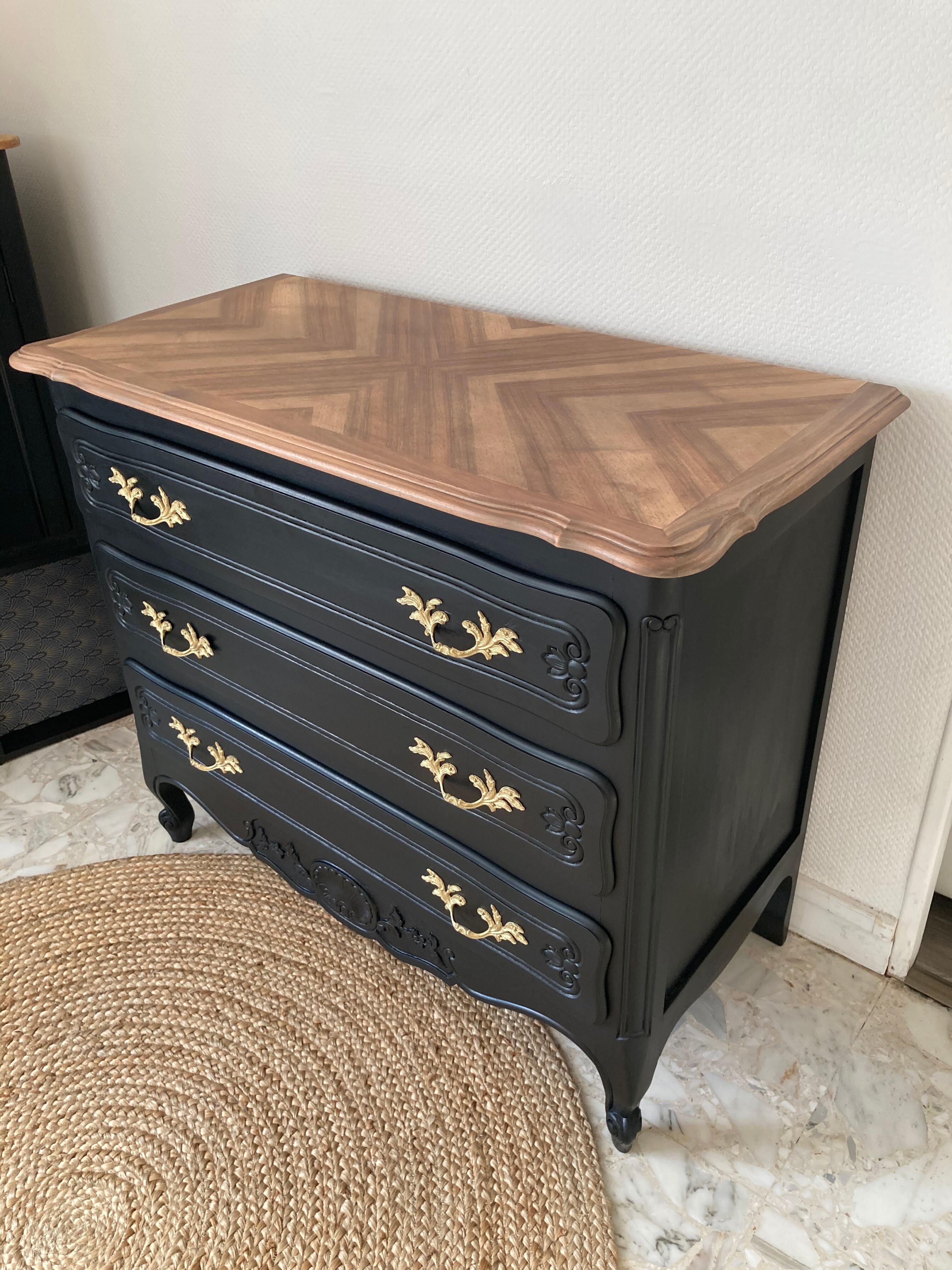 Black patinated commodity