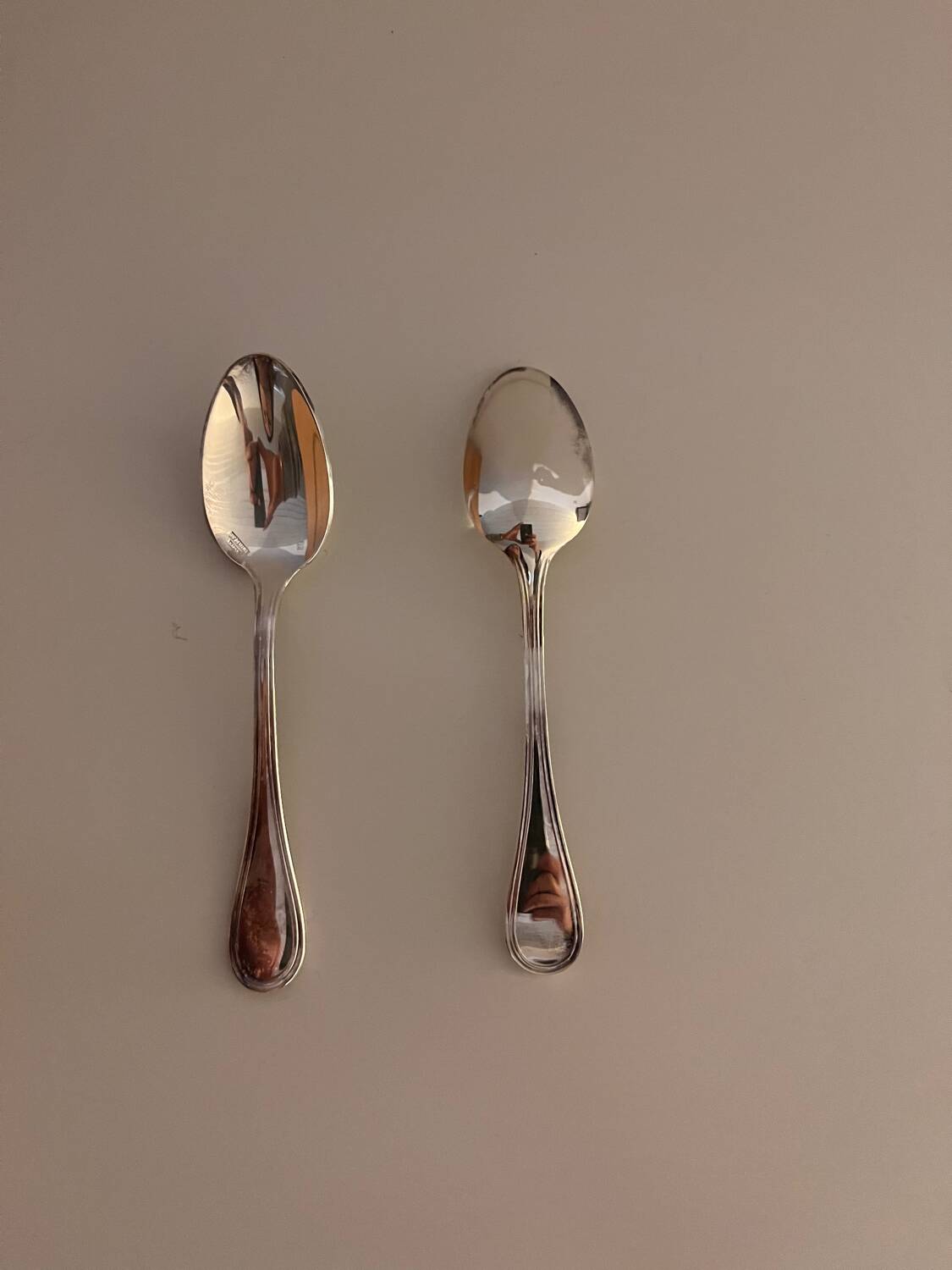 100-piece silver-plated cutlery set, for table and serving.