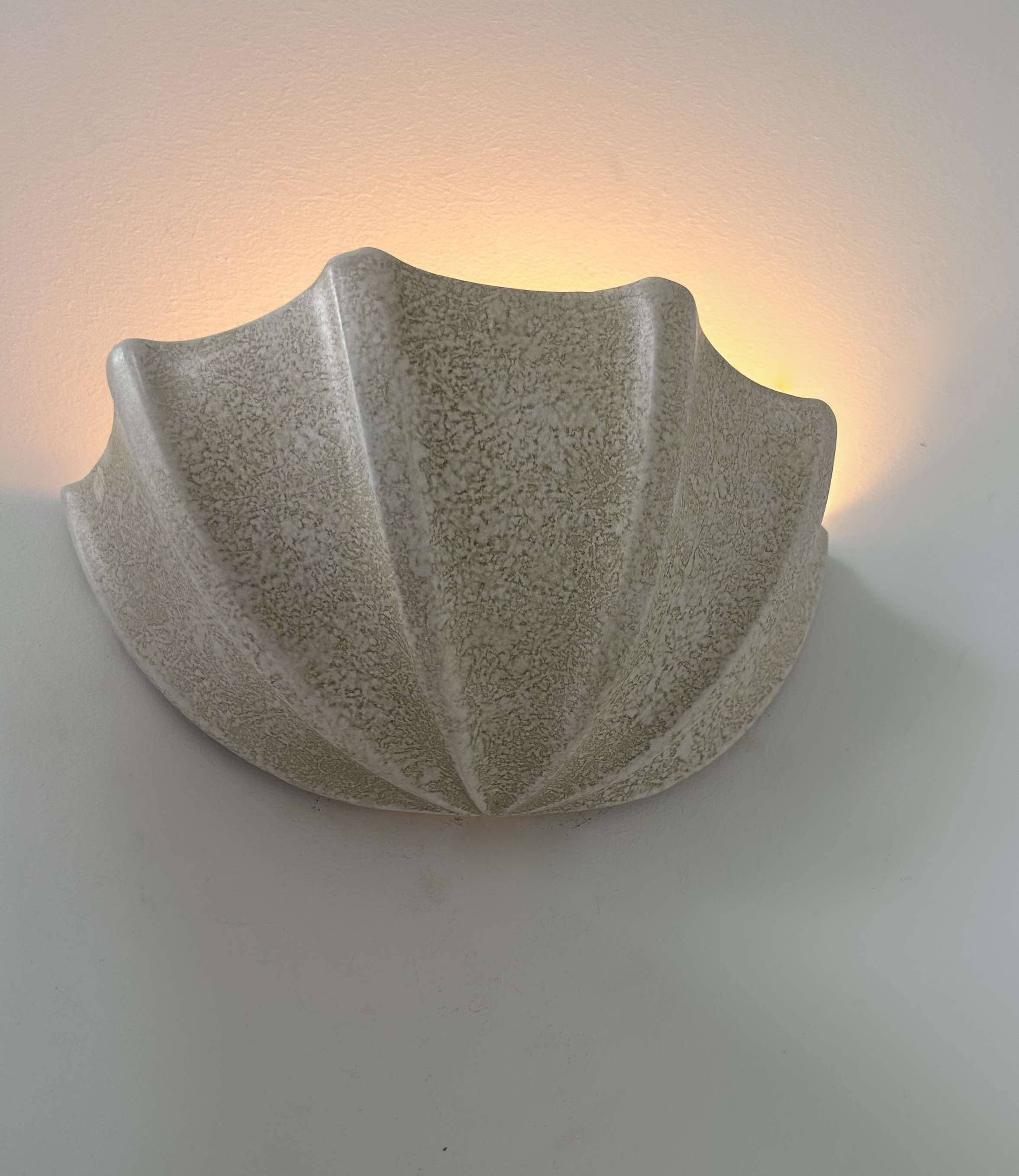 Vintage porcelain shell wall light, speckled beige, France 1960