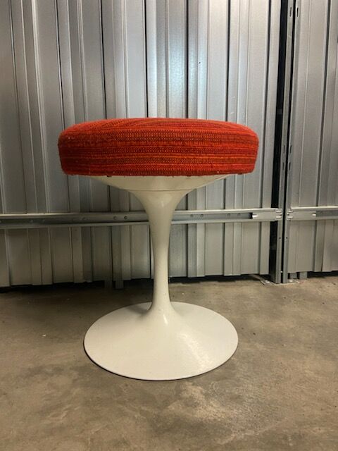 Eero saarinen tulip stool for Knoll International 1970s