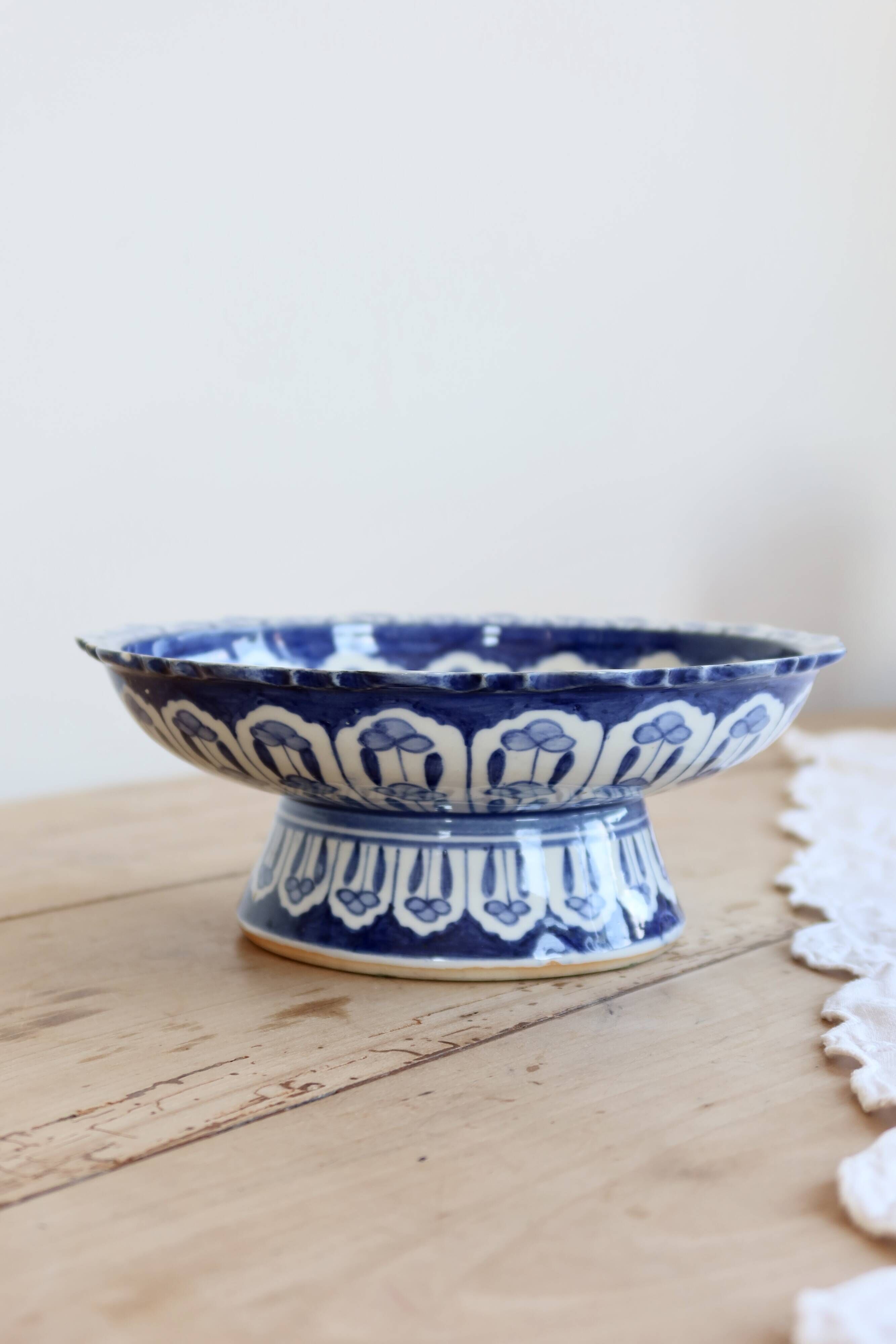 Vintage blue and white porcelain footed bowl in Delft style – Thailand pattern