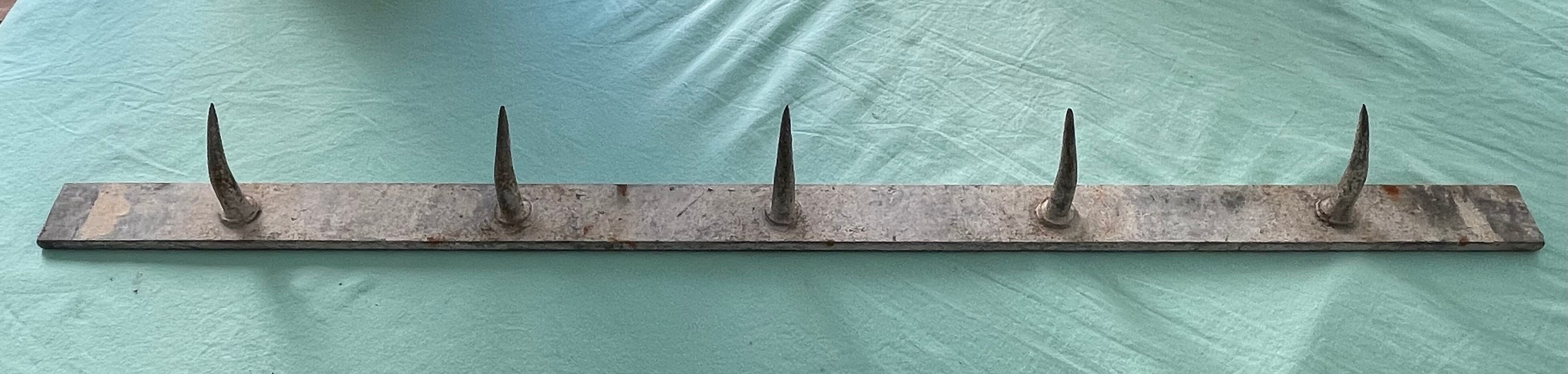 Butcher's hook, wolf's teeth, kitchen hat and hooks