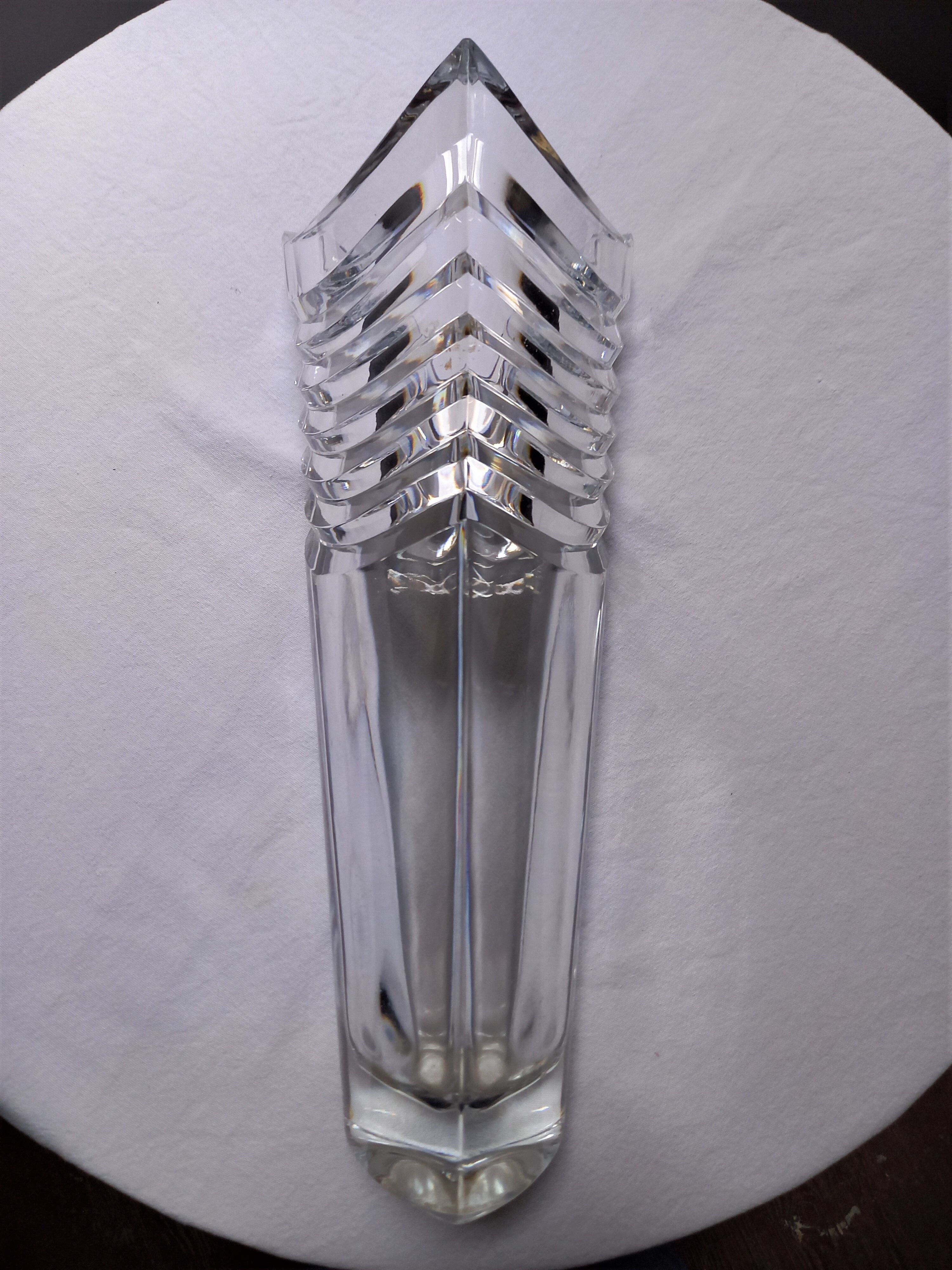 Vase en cristal taillé style art déco
