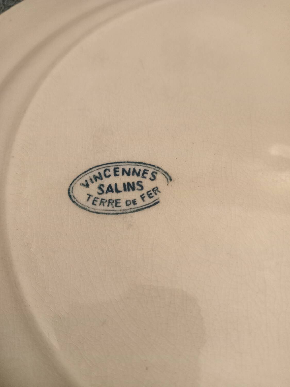 Lot d'assiettes plates Terre de fer
