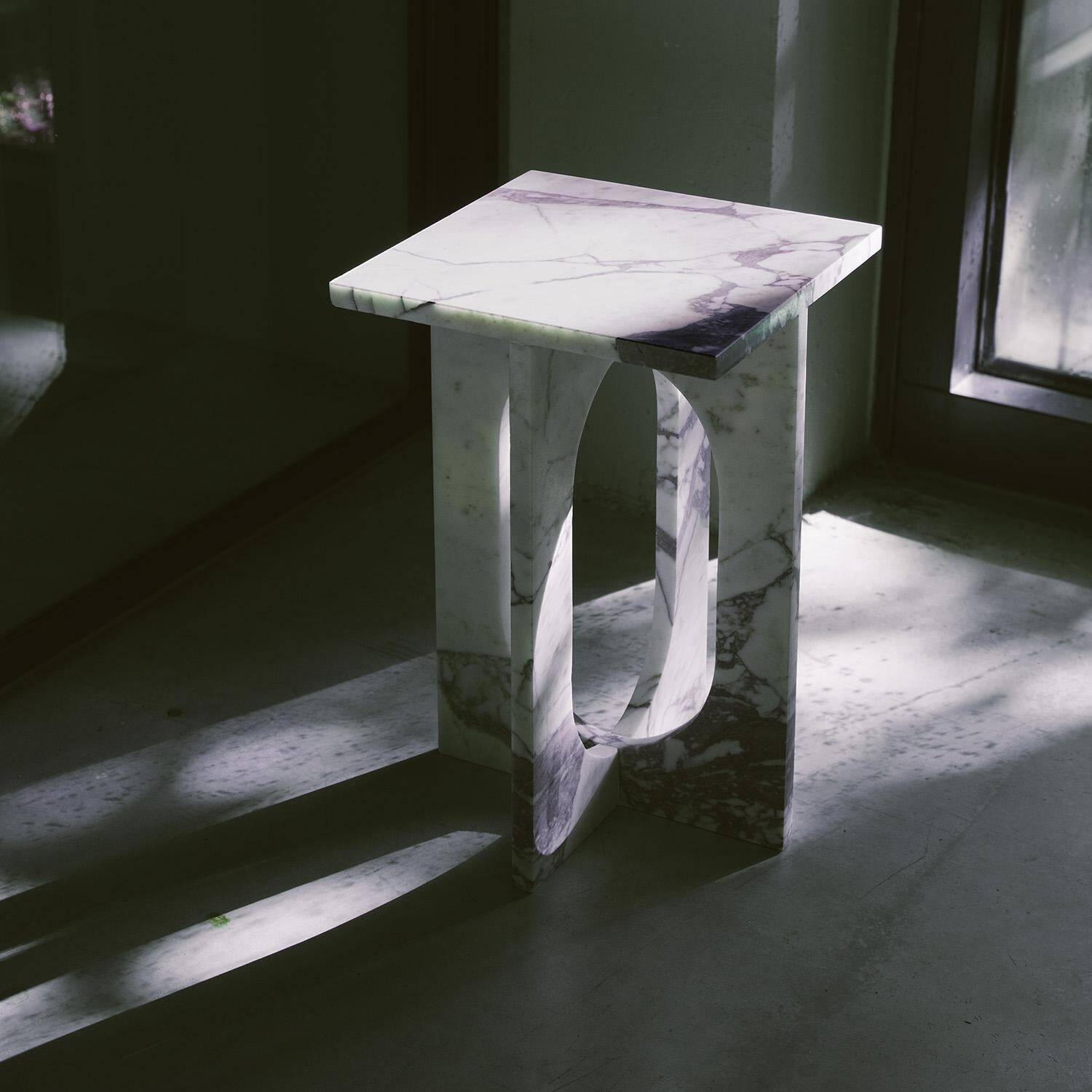 Table d'appoint en marbre Calacatta "BOND"