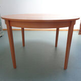 Scandinavian round/oval table in beech with 2 extensions