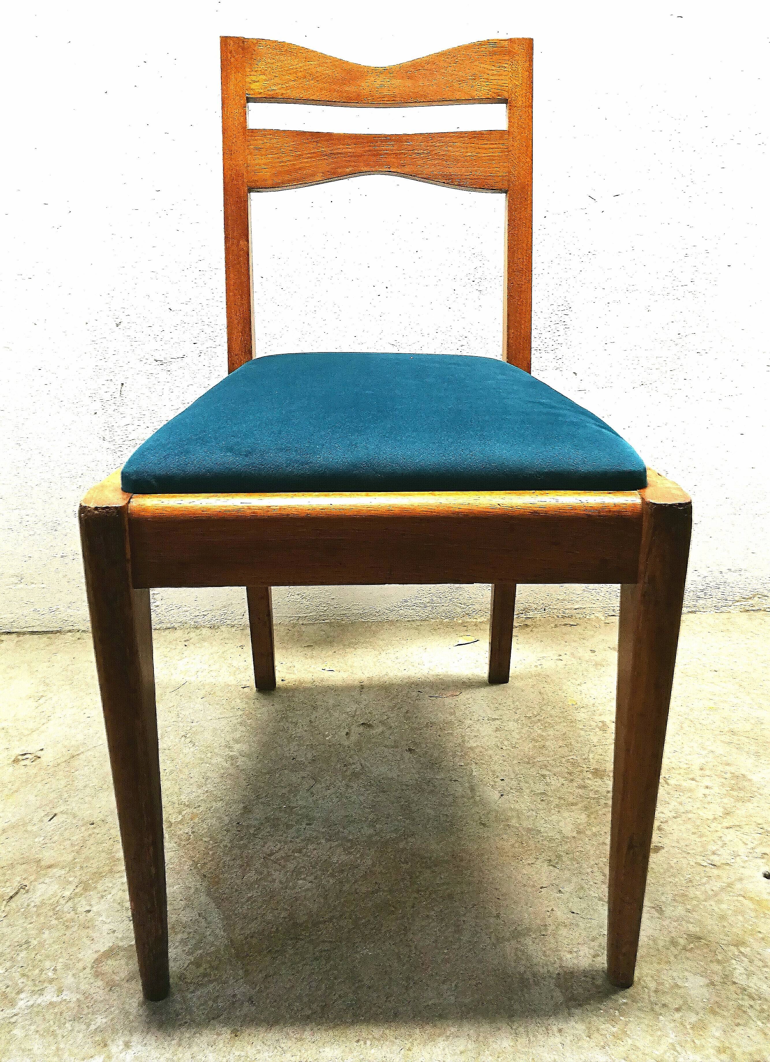 Suite de 6 chaises années 40-50 chêne et velour bleu