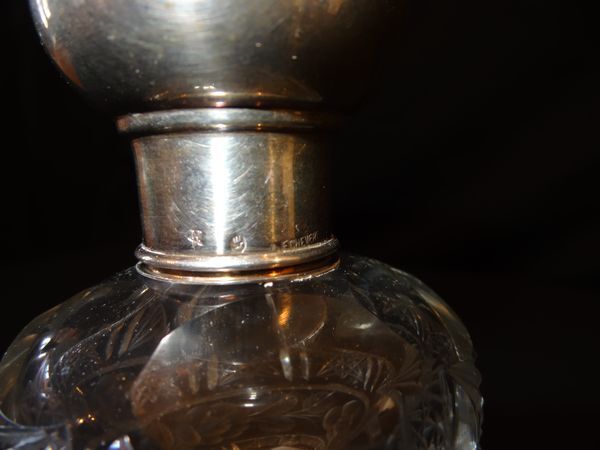 19th Bottle in chiselled crystal