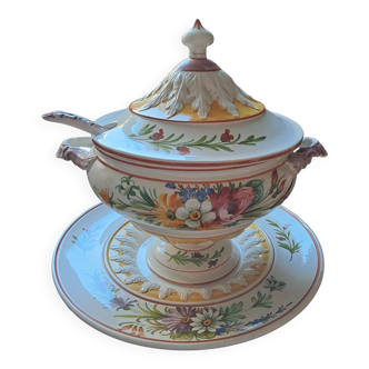 Large soup tureen with its dish.